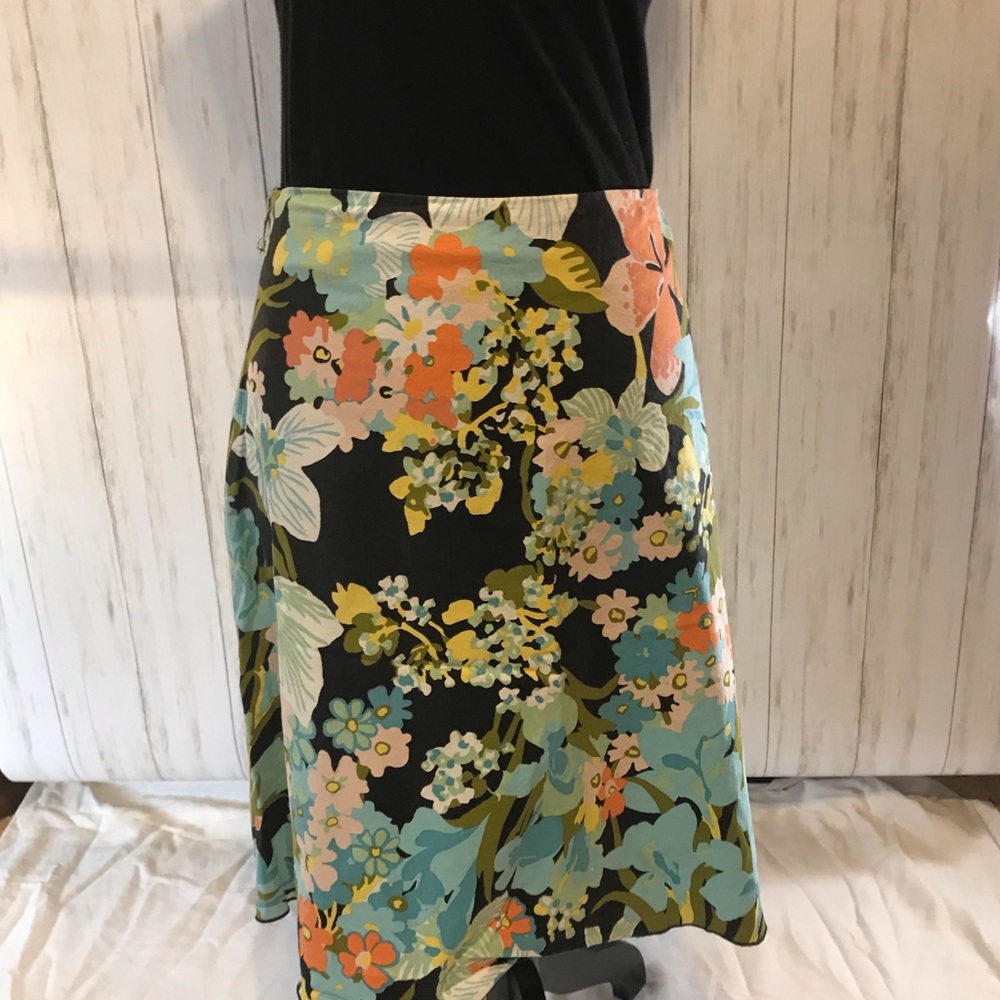 Women’s floral skirt 22 3/4”